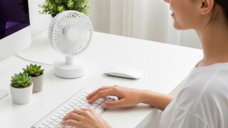 【番外編】デスクの手汗対策！日本製・国内メーカーの卓上ファンでPC作業を快適に Gemini Generated Image f4vx4ff4vx4ff4vx