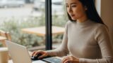 【ノートPCユーザー向け】タッチパッド/キーボードが使いにくい！外付けマウス・キーボードの選び方とおすすめ Gemini Generated Image m4tmy3m4tmy3m4tm